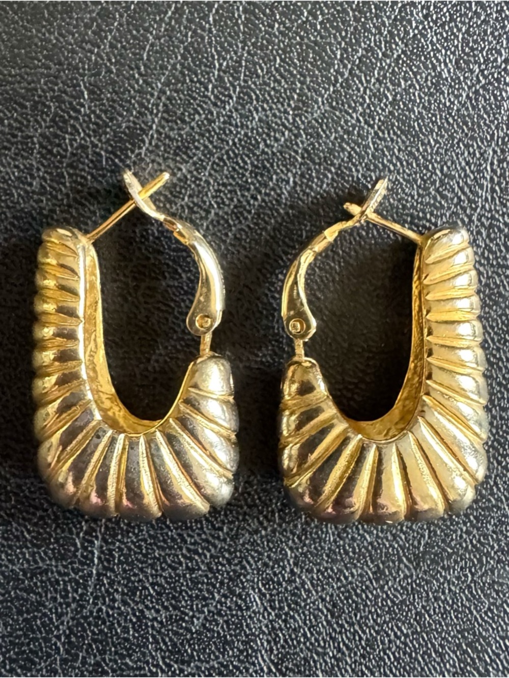 Vintage Goldette Shrimp Hoop Earrings Gold Tone Ribbed Chunky Pierced